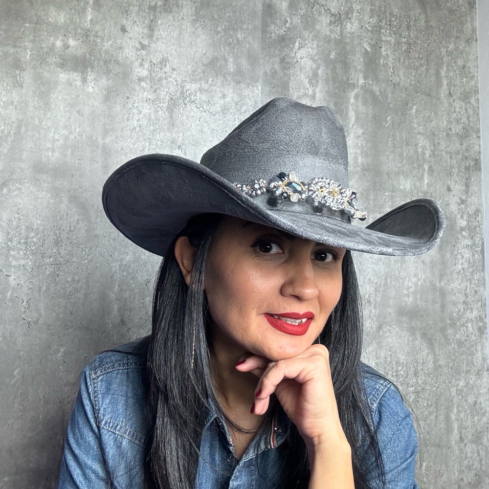 Grey Cowboy cowgirl suede hat, medium size 
Handmade mexican hat